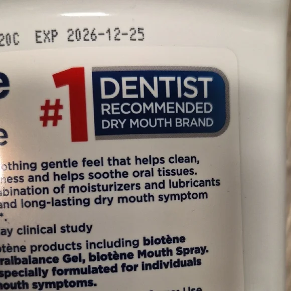 Fresh Mint Oral Rinse - White and Blue - Picture 9 of 10